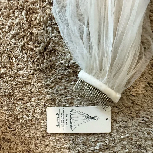 Ivory Bridal Veil Hair Comb - Picture 1 of 6